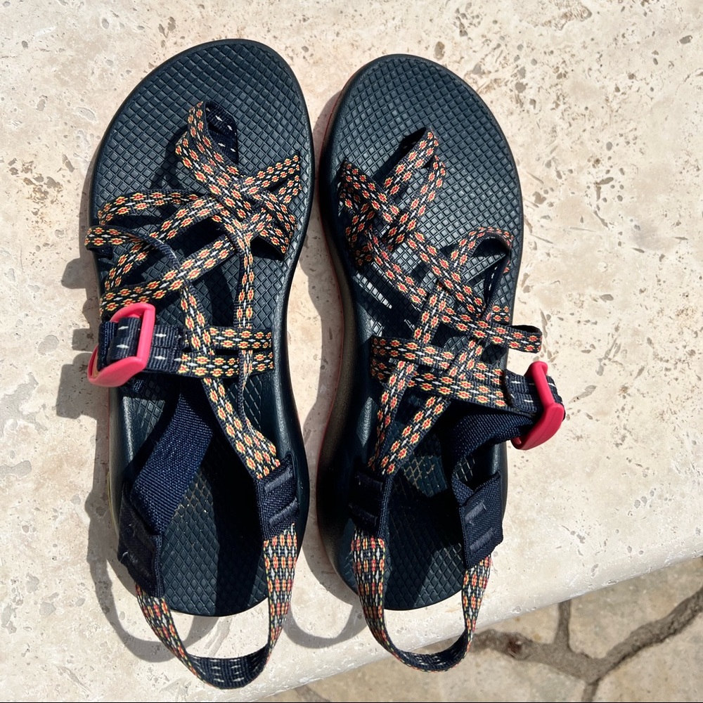 Bright, SQEAKY CLEAN, size 9 Women’s Chaco Sandals!  Hiking, Biking, Beach Ready - Picture 2 of 8